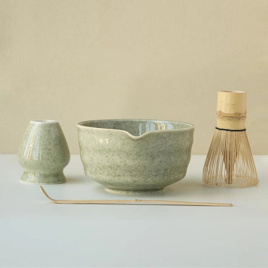 MOMI 4-Piece Matcha Set – Bowl, Whisk, Holder & Scoop + FREE Sieve